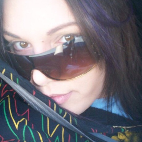 Meet your Posher, Kc - Picture 4 of 8